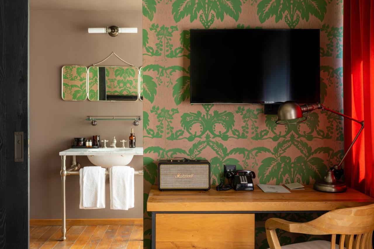 Rooms Hotel Tbilisi Exterior foto A room at the Standard East Village