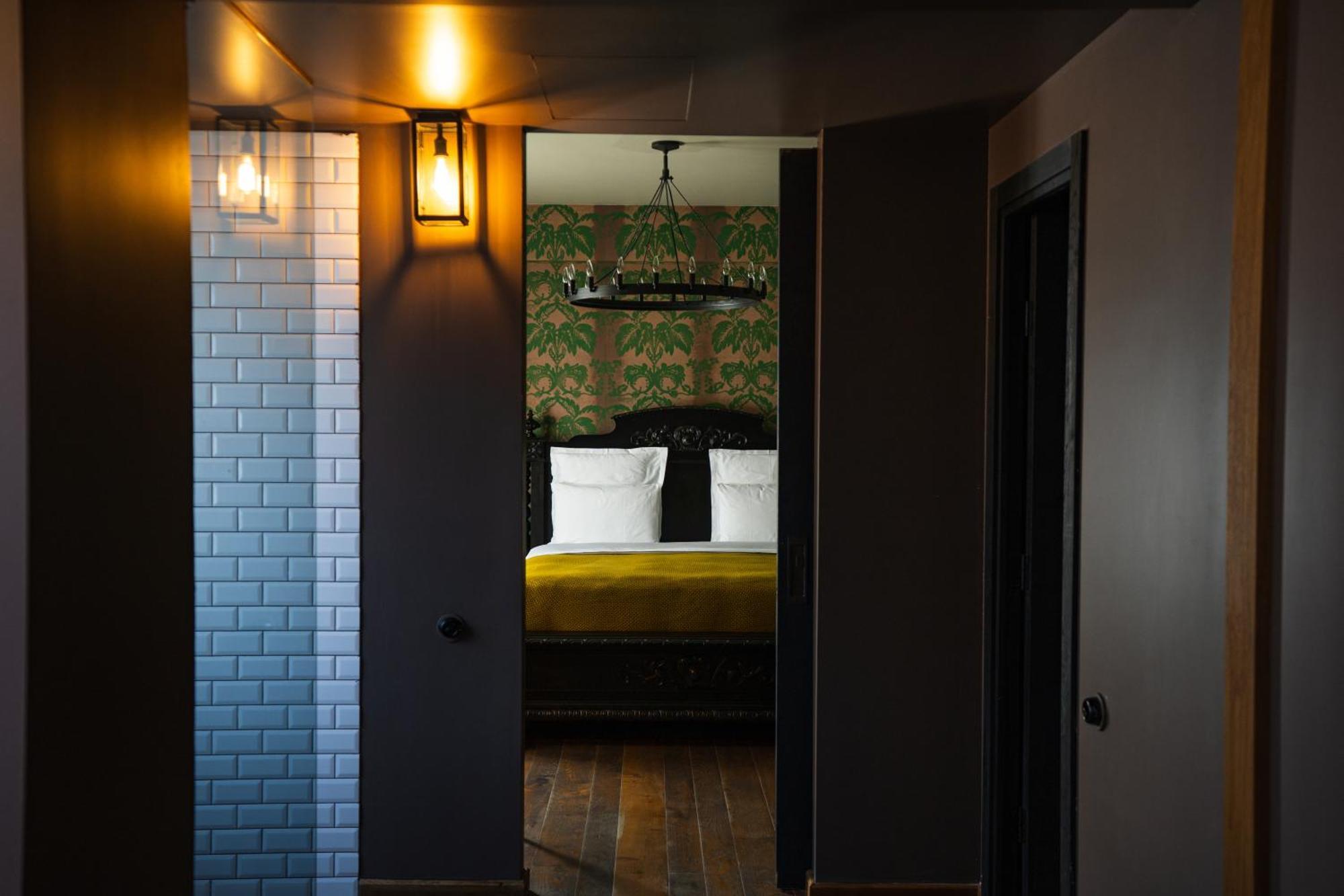 Rooms Hotel Tbilisi Exterior foto A room at the hotel