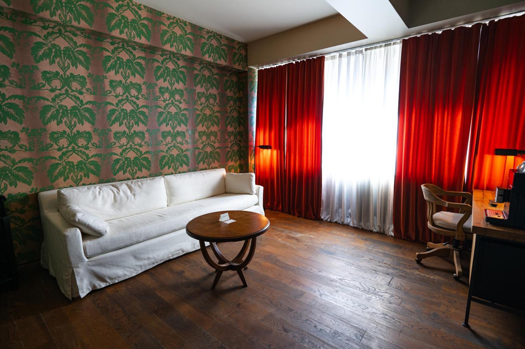 Rooms Hotel Tbilisi Exterior foto A room at the hotel
