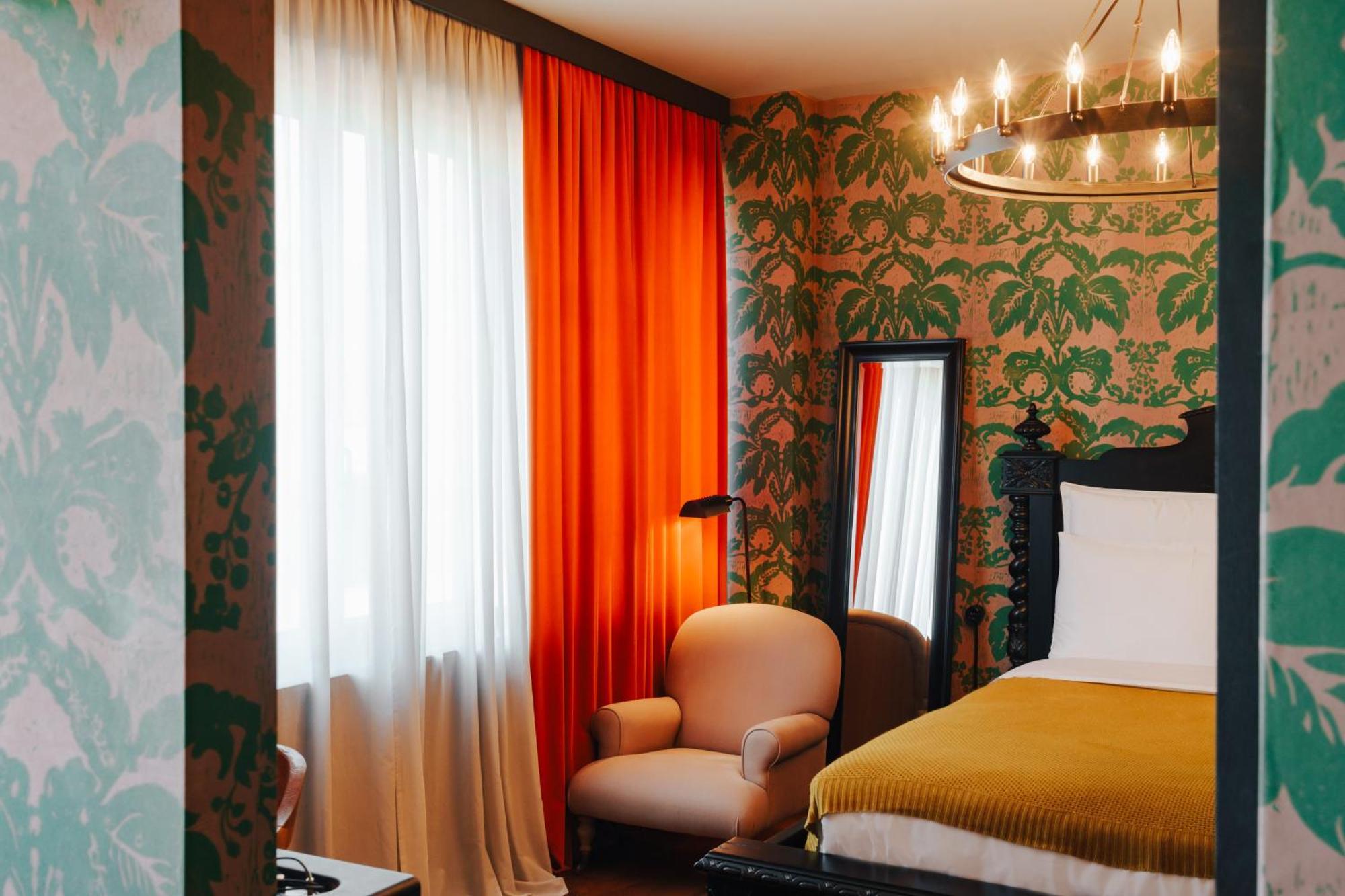 Rooms Hotel Tbilisi Exterior foto A room at the Hotel de la Ville