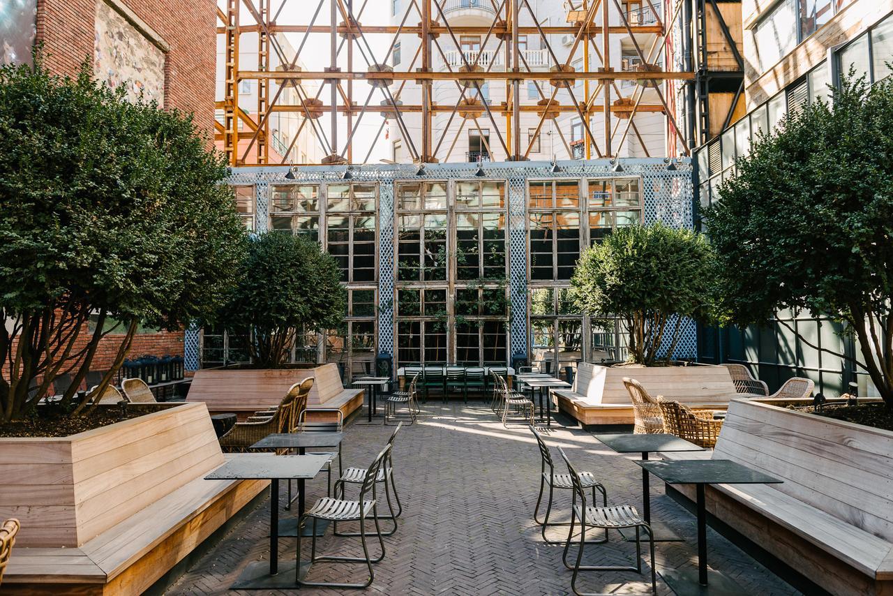 Rooms Hotel Tbilisi Exterior foto The outdoor patio at the restaurant