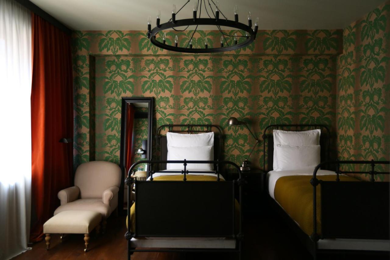 Rooms Hotel Tbilisi Exterior foto A room at the Hotel de Matignon